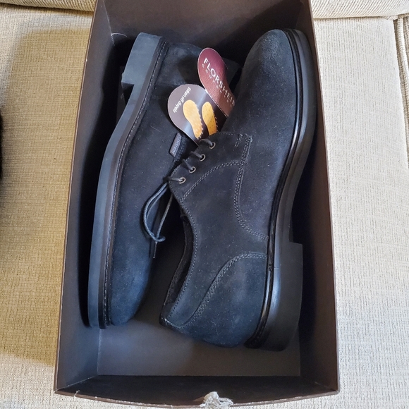 Florsheim Suede Comfortech Oxfords - Picture 8 of 8
